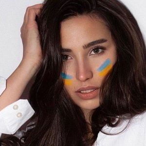 Meet your Posher, Яна